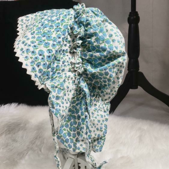 Vintage Accessories - Adorable blue bonnet ! Vintage Accessories - Adorable blue bonnet !